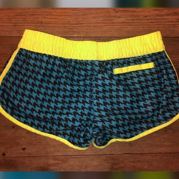 Under armor athletic shorts size small - Picture 2 of 4